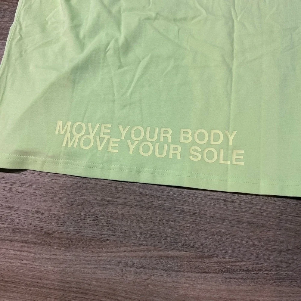 Nike Men's World Tour Liquid Lime T-Shirt DA0937-383 Men's Size Small Never Worn